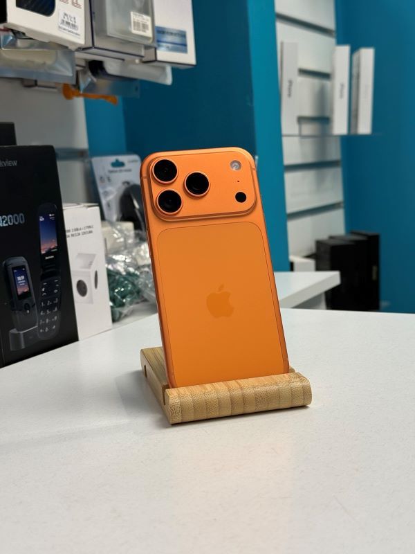 Apple iPhone 17 Pro (12/256GB) Cosmic Orange
